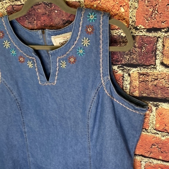 VINTAGE Jean Dress Embroidered Floral Neckline Size 16 - Picture 8 of 12